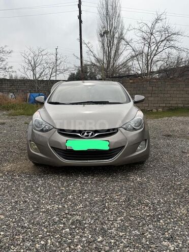 Hyundai Elantra-1