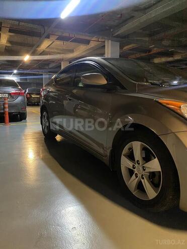 Hyundai Elantra-5