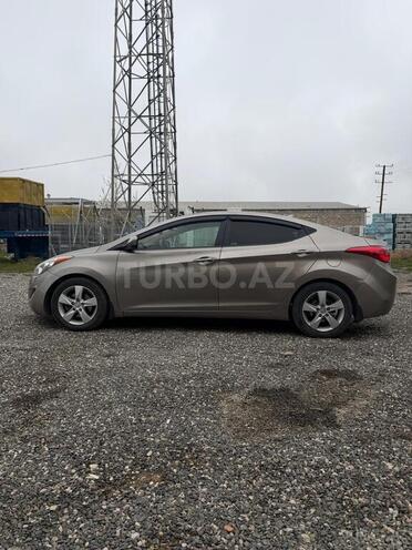 Hyundai Elantra-2
