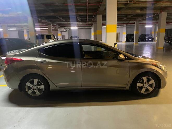 Hyundai Elantra-4