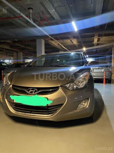 Hyundai Elantra-3