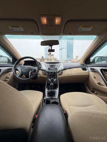 Hyundai Elantra-10
