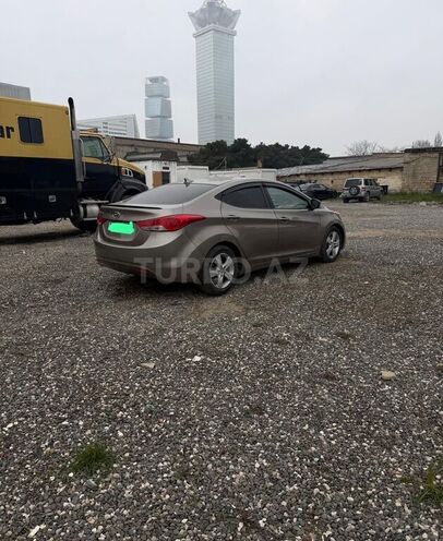 Hyundai Elantra-9