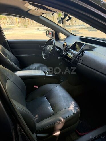Toyota Prius-12