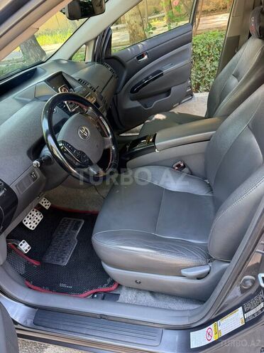 Toyota Prius-13