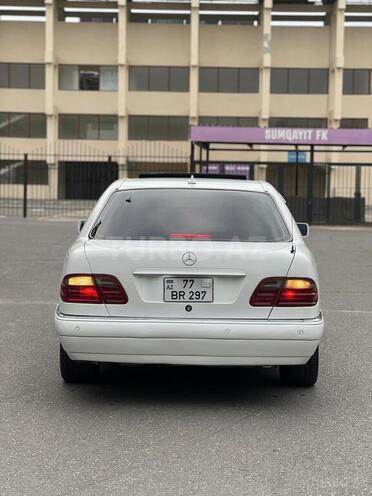 Mercedes E 320-11