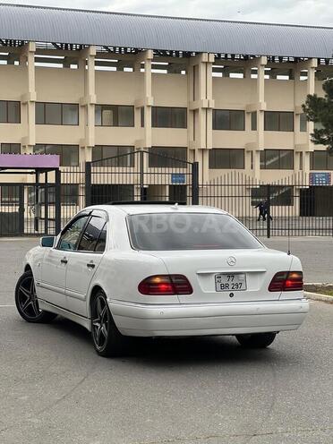 Mercedes E 320-9
