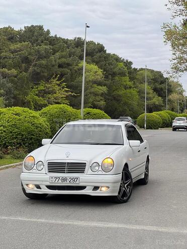 Mercedes E 320-1