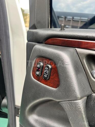 Mercedes E 320-19