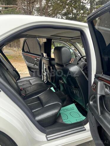 Mercedes E 320-17