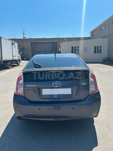 Toyota Prius-7