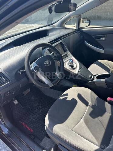 Toyota Prius-3