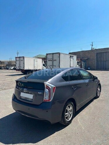 Toyota Prius-8