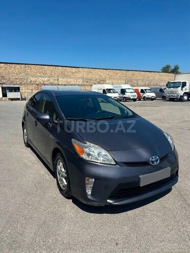 Toyota Prius-12