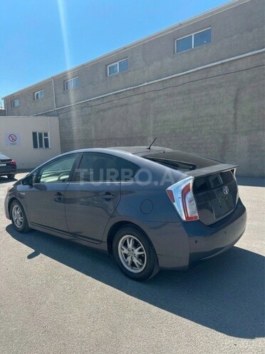 Toyota Prius-11