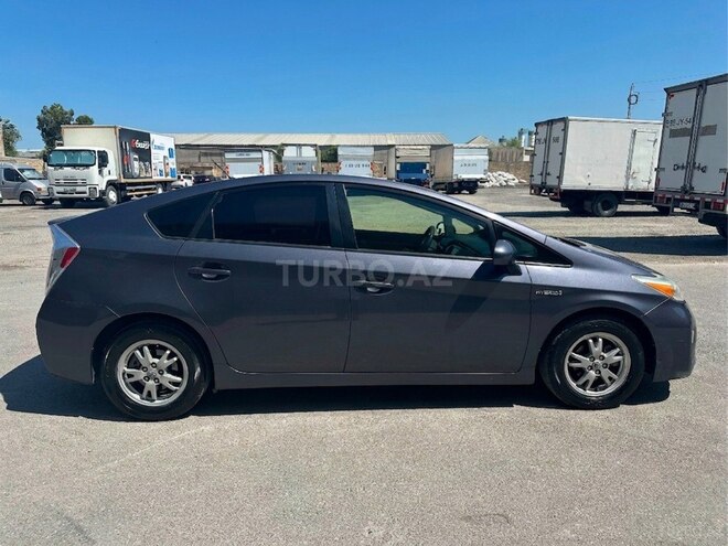 Toyota Prius-10