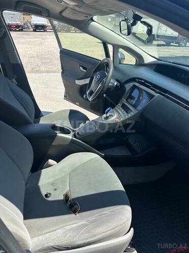 Toyota Prius-5