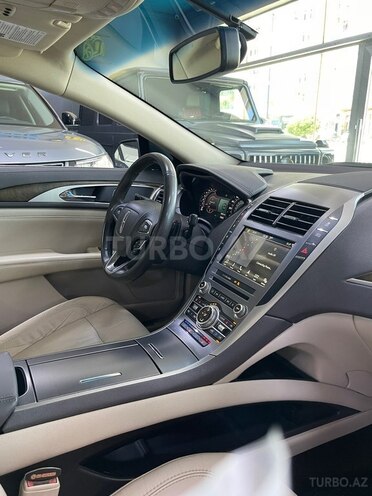 Lincoln MKZ-10