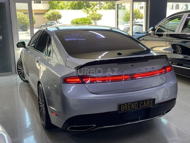Lincoln MKZ-17
