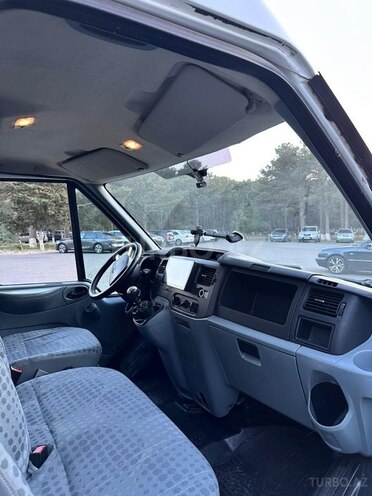 Ford Transit-10