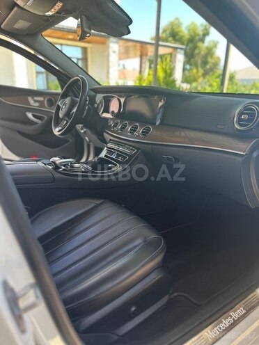 Mercedes E 220 d 4MATIC-6