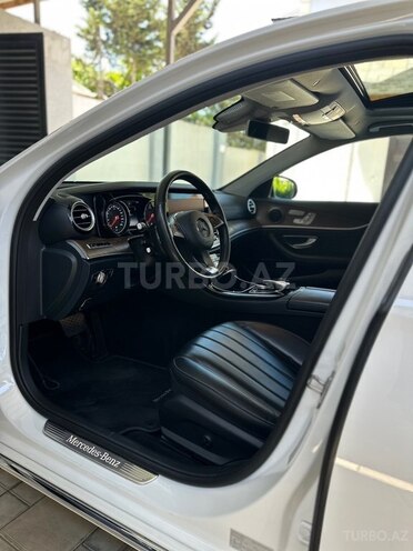 Mercedes E 220 d 4MATIC-12