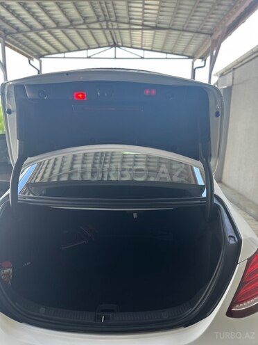 Mercedes E 220 d 4MATIC-16