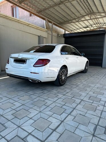 Mercedes E 220 d 4MATIC-13