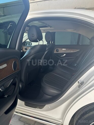 Mercedes E 220 d 4MATIC-7