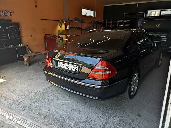 Mercedes E 320-11