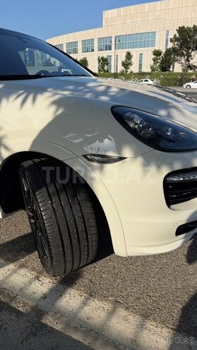 Porsche Cayenne Turbo S-4