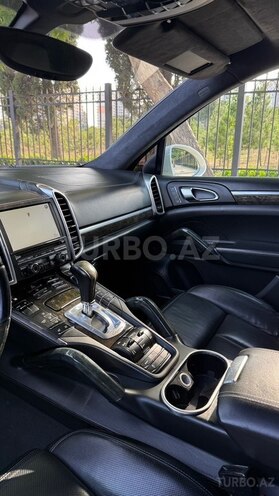 Porsche Cayenne Turbo S-12