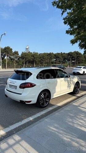 Porsche Cayenne Turbo S-15