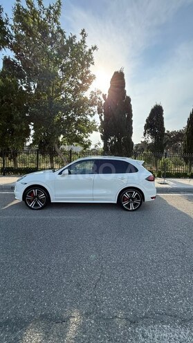 Porsche Cayenne Turbo S-10