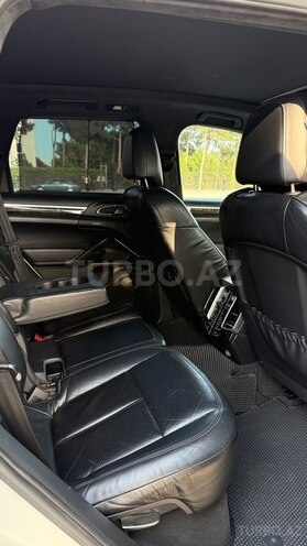 Porsche Cayenne Turbo S-13
