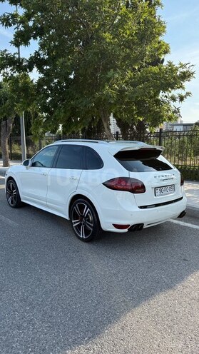 Porsche Cayenne Turbo S-8