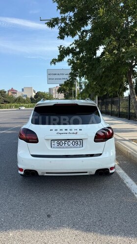 Porsche Cayenne Turbo S-16