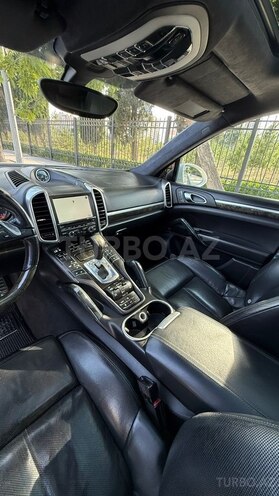 Porsche Cayenne Turbo S-11