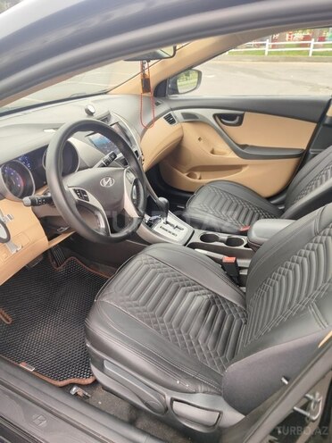 Hyundai Elantra-5
