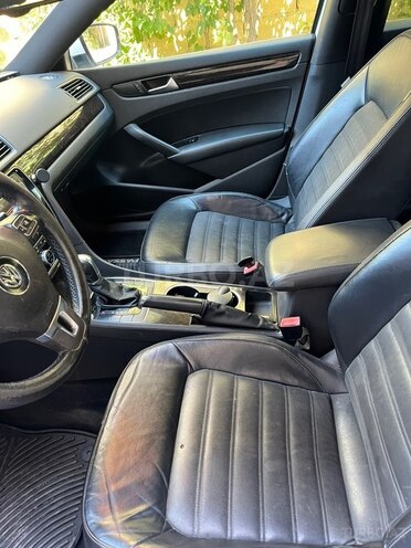 Volkswagen Passat-8