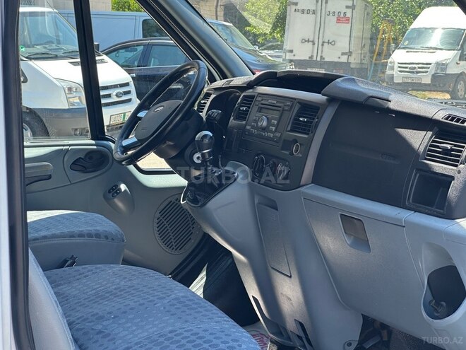 Ford Transit-7