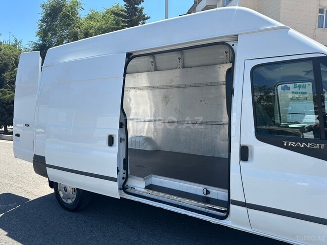 Ford Transit-9