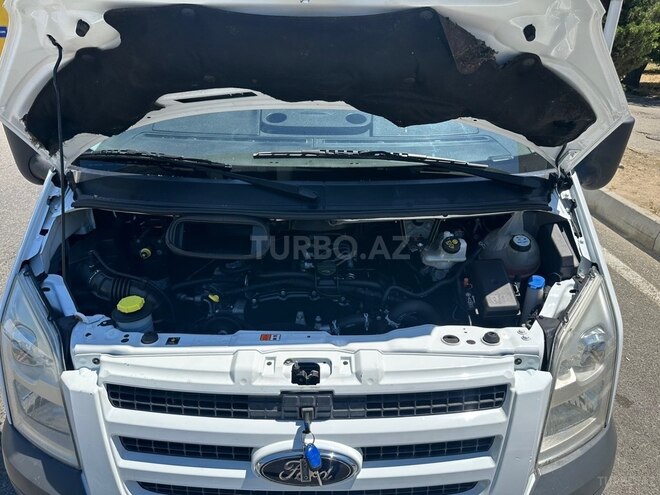 Ford Transit-11