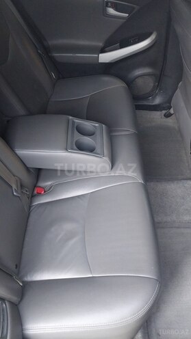 Toyota Prius-5