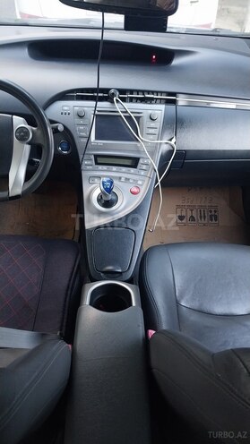 Toyota Prius-4