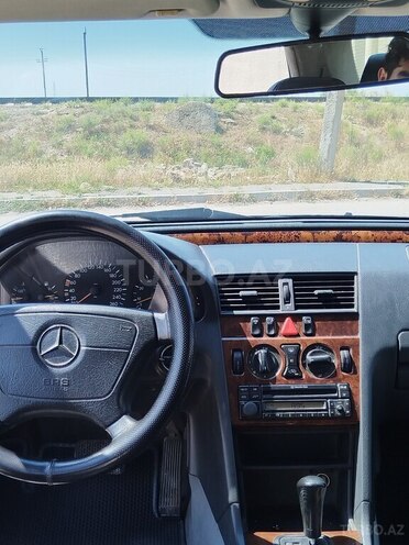 Mercedes C 240-11