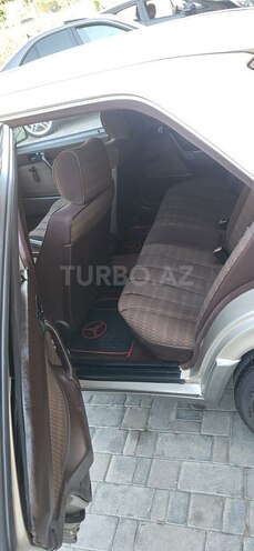 Mercedes 190-12