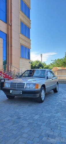 Mercedes 190-9