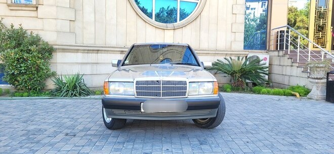 Mercedes 190-1