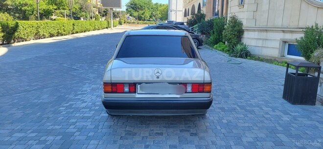 Mercedes 190-4